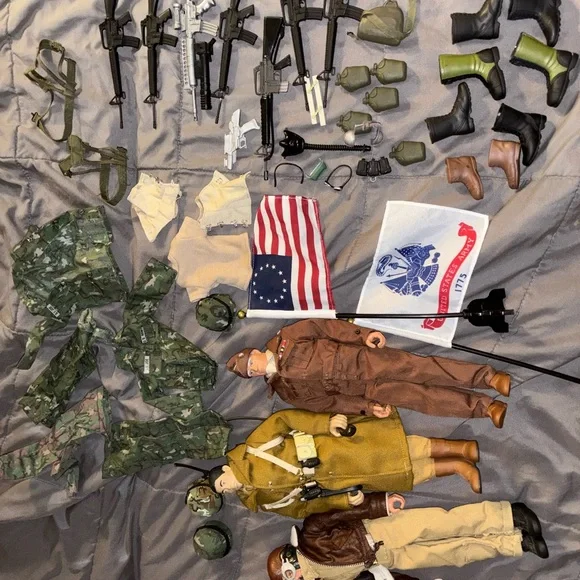 Classic GI Joe Action Figure Set with Accessories - Picture 1 of 3